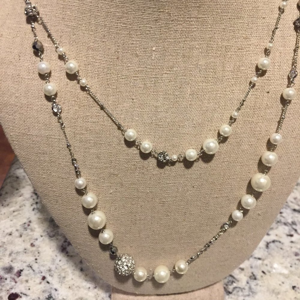 STELLA & DOT SILVER AND PEARL NECKLACE
